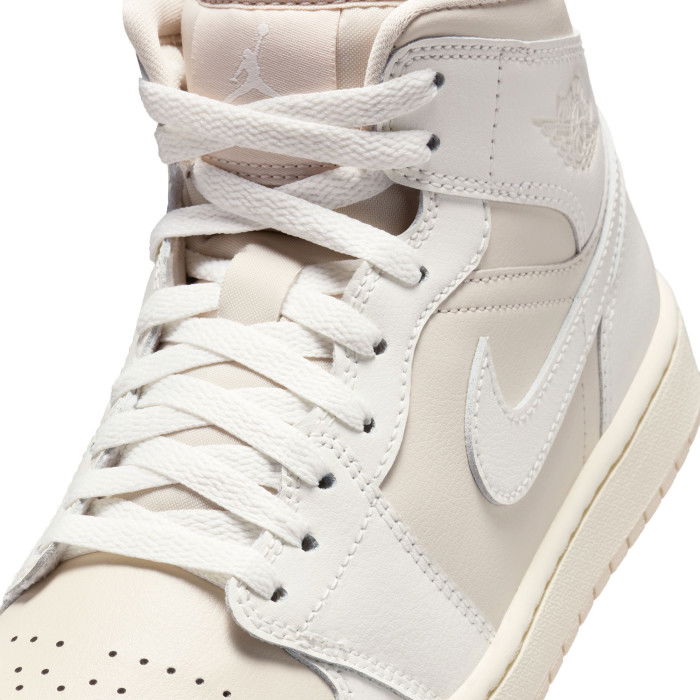Air Jordan 1 Mid Light Tan