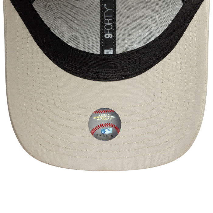 New Era MLB New York Yankees Tonal Flawless 9Forty Satin Beige Cap