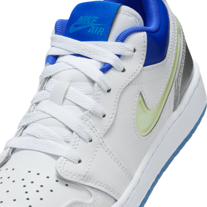 Air Jordan 1 Low Sneaker School biały/hiperhyper royalmetallic silver